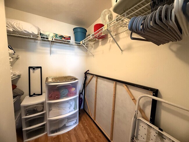 Building Photo - SEASONAL BEACH ACCESS 2/2 CONDO ON FT. MYE...