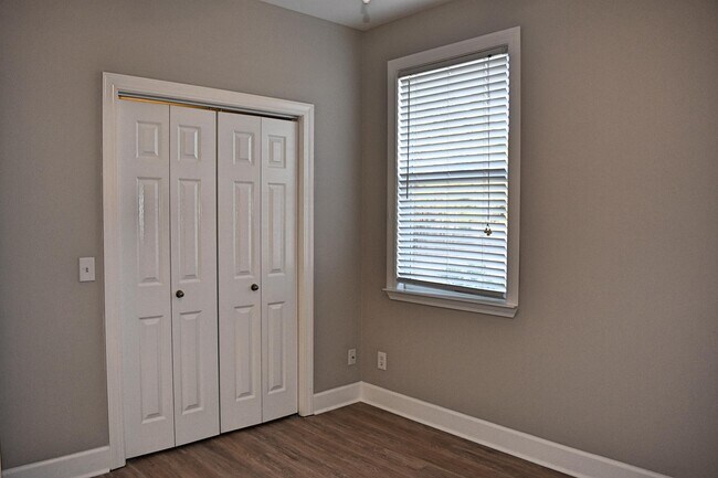 Building Photo - 26 Village Ln