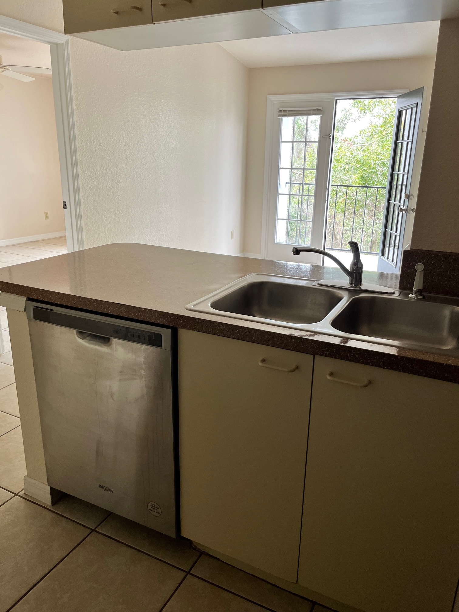 Building Photo - 2550 N Alafaya Trl