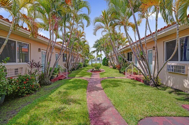 Building Photo - 2160 E Bay Harbor Dr