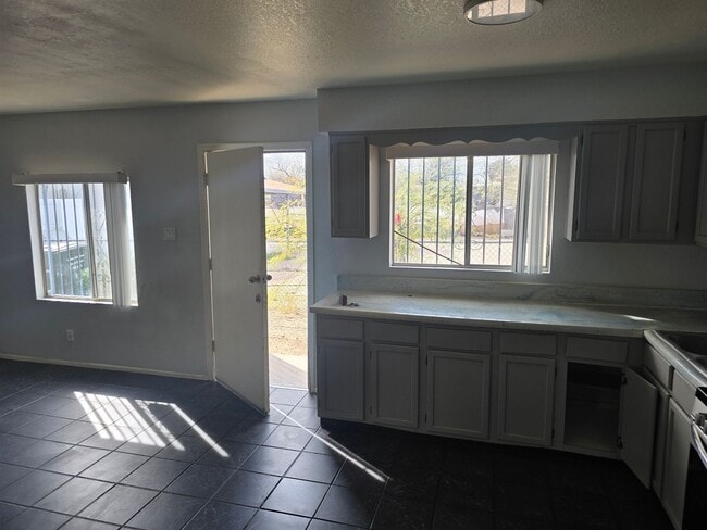 Building Photo - pm0502