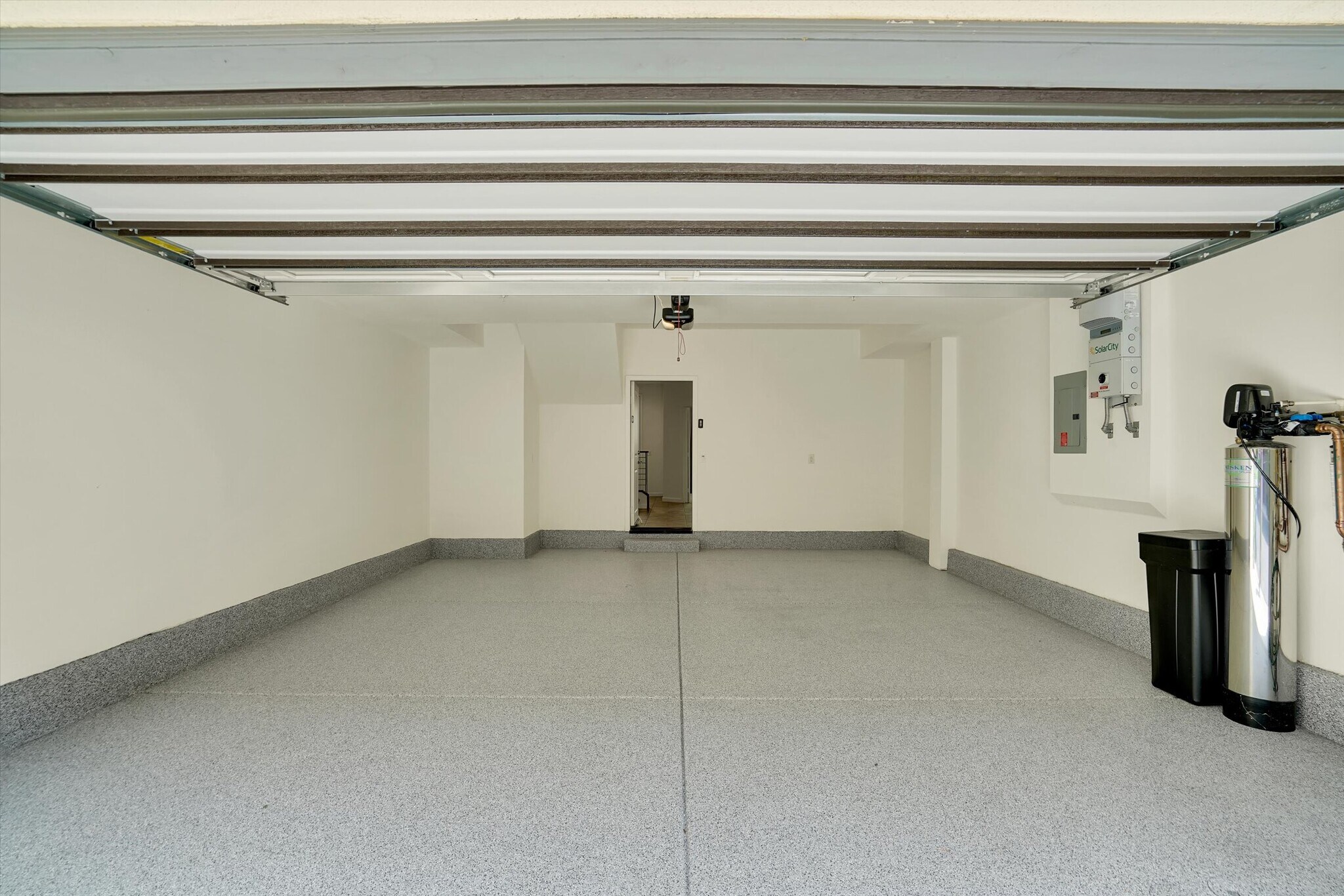 Building Photo - 1512 W Artesia Sq