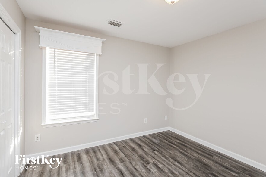 Building Photo - 620 Victoria Station Blvd NE