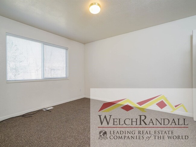 Building Photo - Beautiful 3 Bed 1.5 Bath Townhome in Ogden