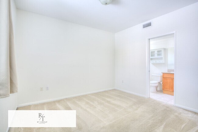 Building Photo - Luxurious Modern Condo in Alhambra