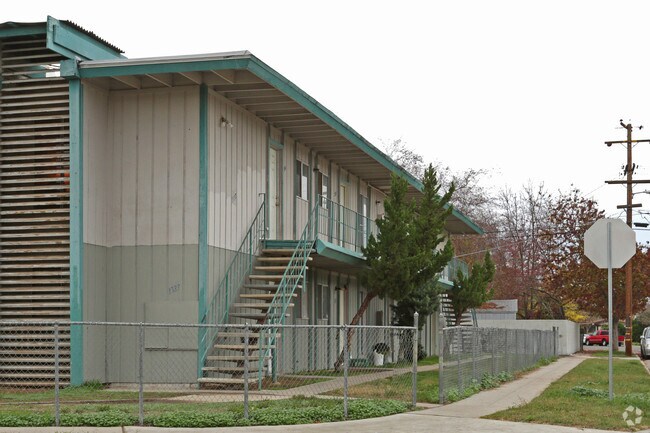 Building Photo - Sierra Pine Apartments