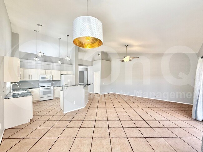 Building Photo - 1487 E Aspen Ave