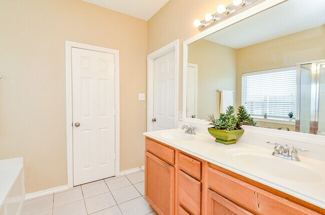 Building Photo - 6419 Bennington Springs Dr