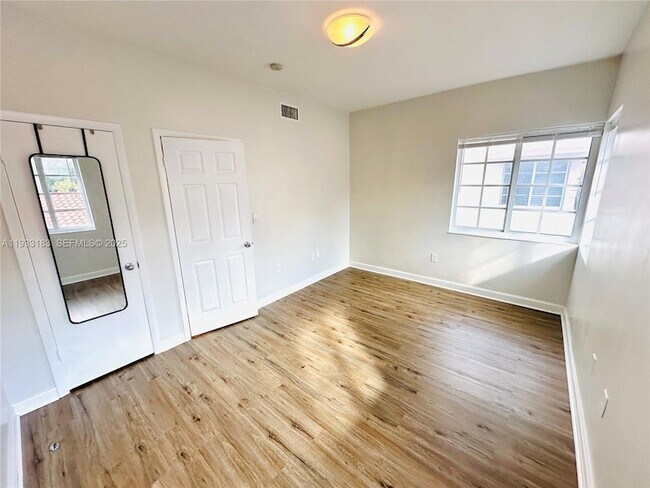 Building Photo - 540 15th St