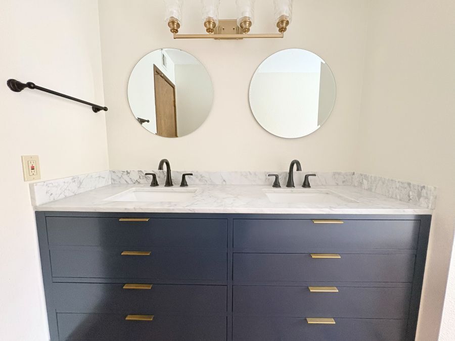 Building Photo - 1013 W Keating Ave