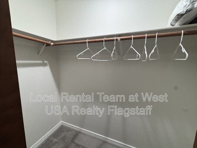 Building Photo - 2340 N Plateau Dr