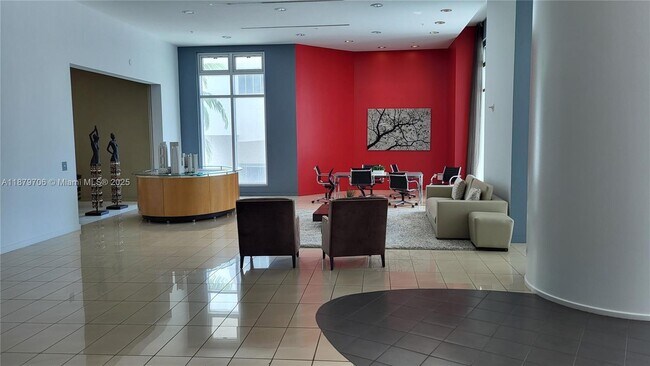 Building Photo - 300 S Biscayne Blvd
