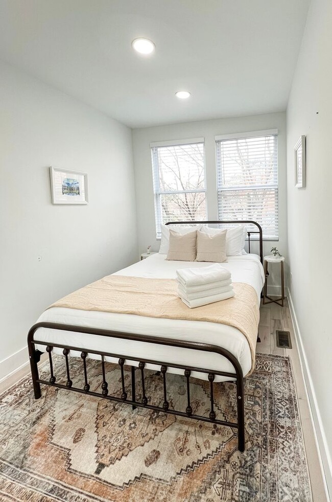 Building Photo - RENOVATED TOWNHOME WITH DECK BY METRO