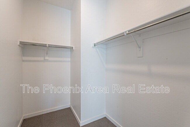 Building Photo - 901 S Smith Rd