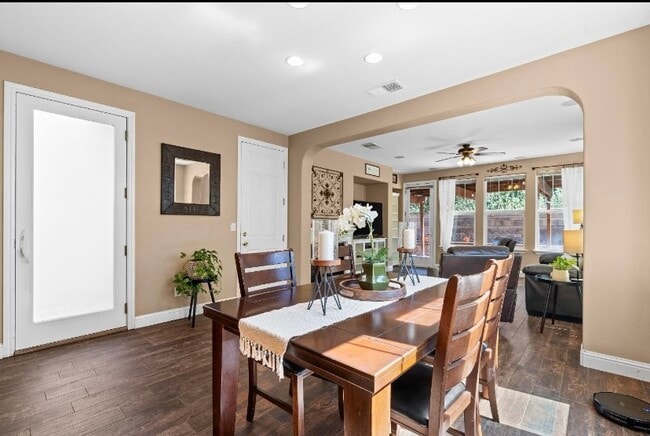 Building Photo - 300 W Alameda Dr