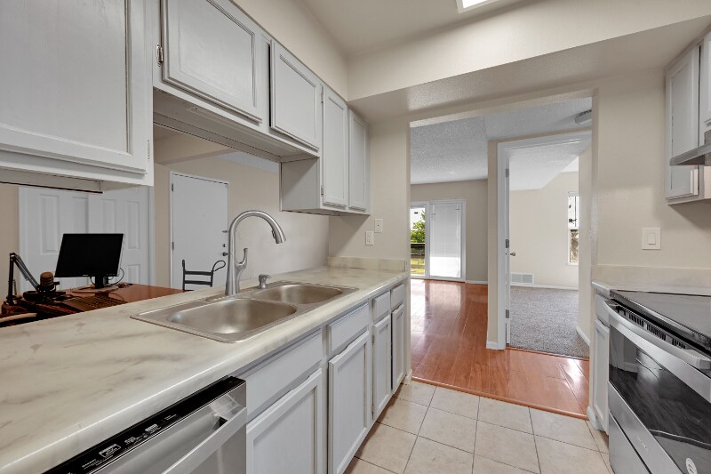 Building Photo - 539 Wright St