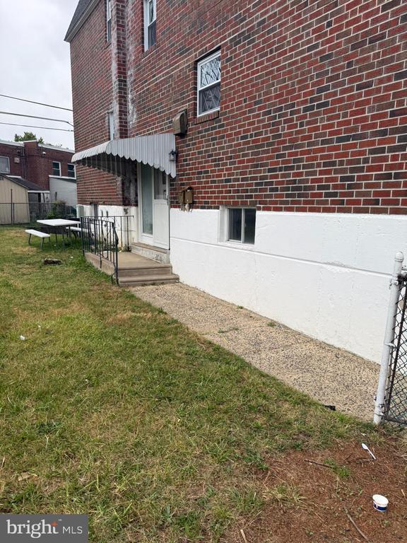 Building Photo - 3658 Genesee Dr