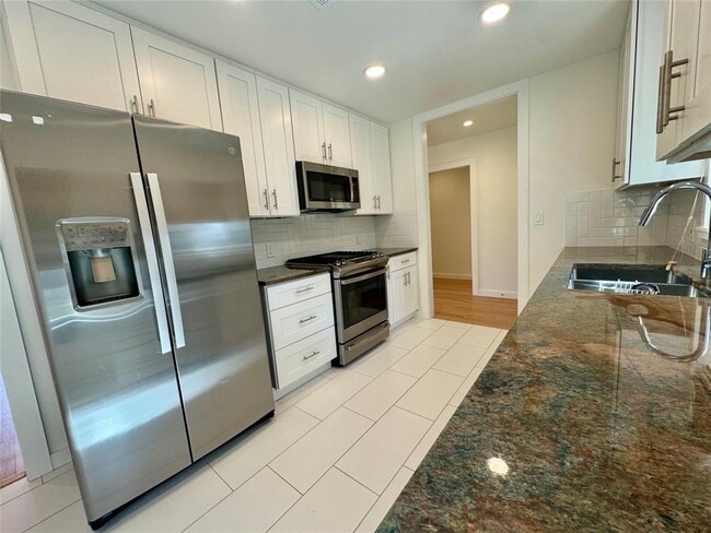 Building Photo - 1304 Hillcrest Dr