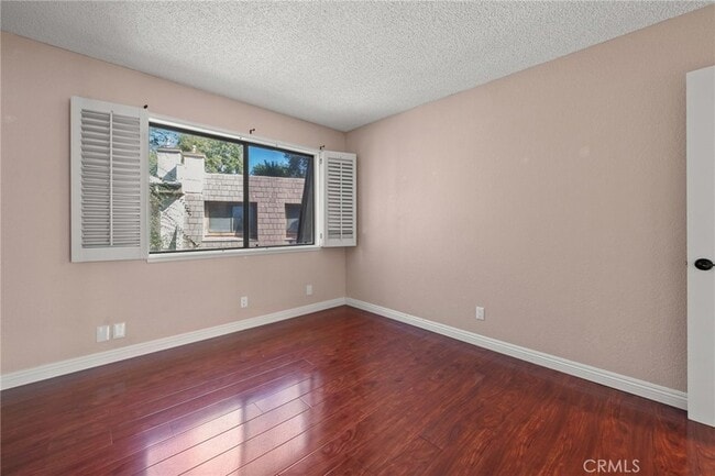 Building Photo - 9000 Vanalden Ave
