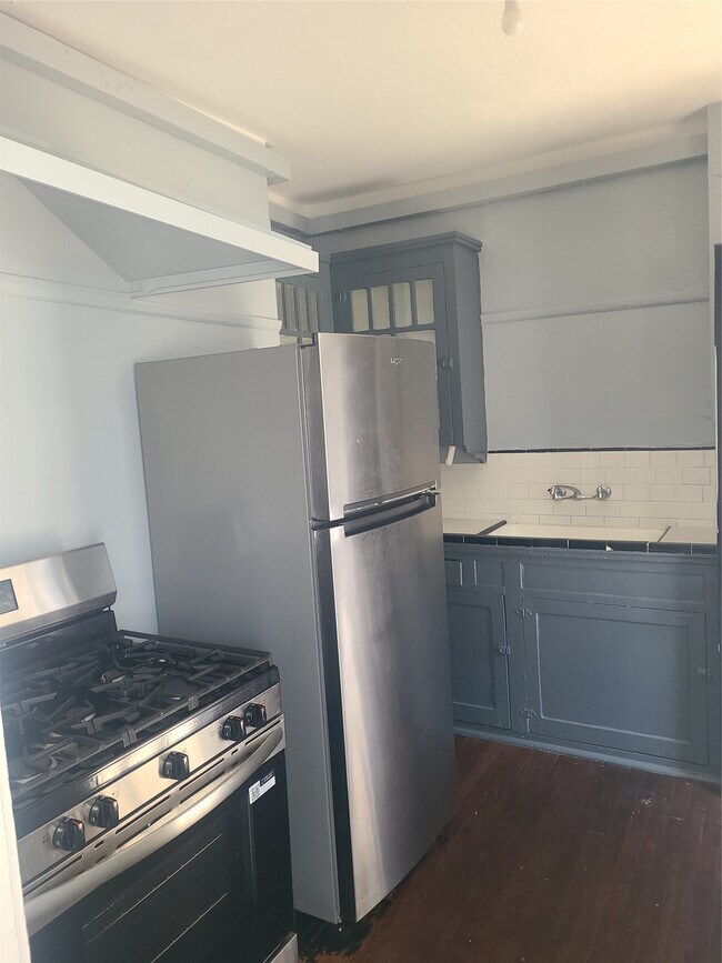 Building Photo - 4414 Woodside St