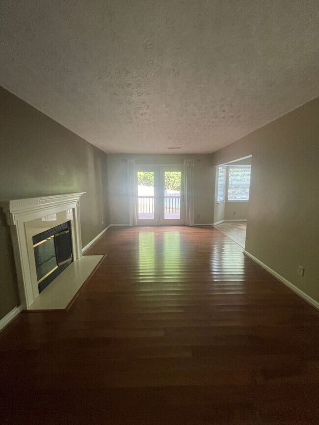 Building Photo - 3-Bedroom Cedar Bluff home available November 2024