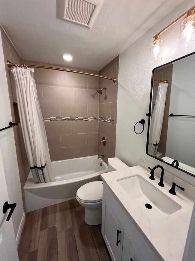 Building Photo - M76 - Rego