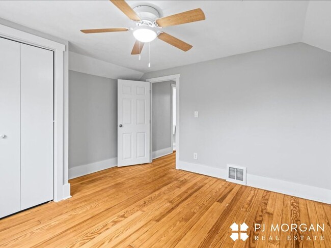 Building Photo - 3 bedroom 2 bath house in midtown! RENTAL ...