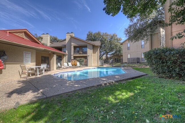 Building Photo - 1202 Thorpe Ln