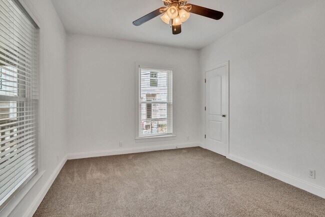 Building Photo - Remodeled house in great location in East Nashville