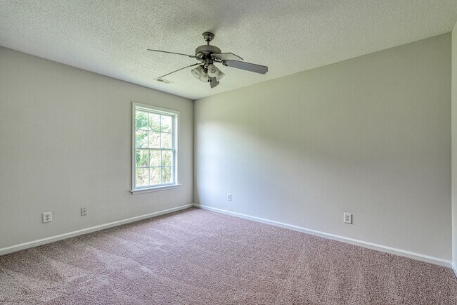 Building Photo - 567 Seays Crest Dr