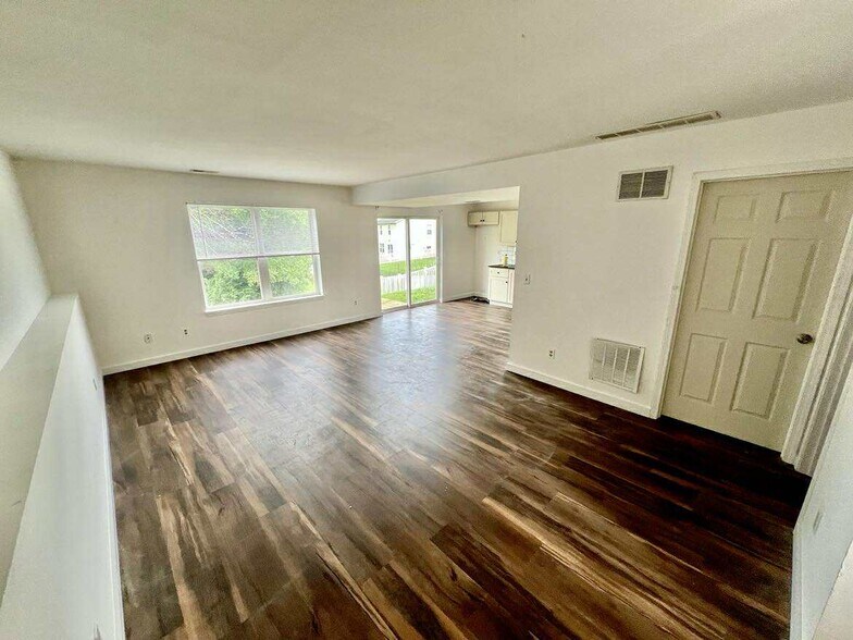 Building Photo - 419 Ramblewood Way