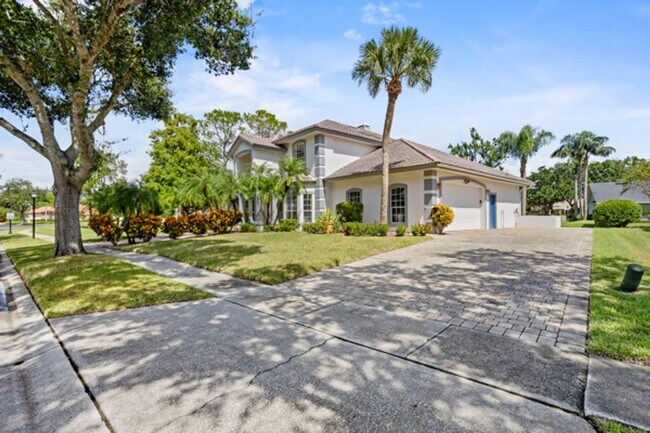 Building Photo - 2-Story pool home in The Fairways of Hunters Creek