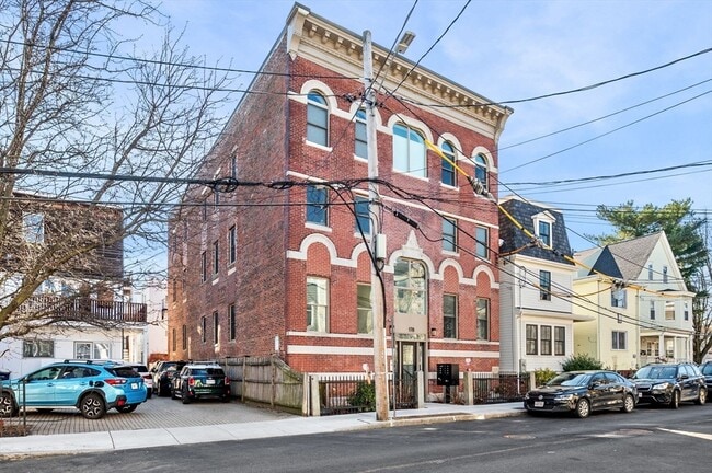 Building Photo - 178 Elm St