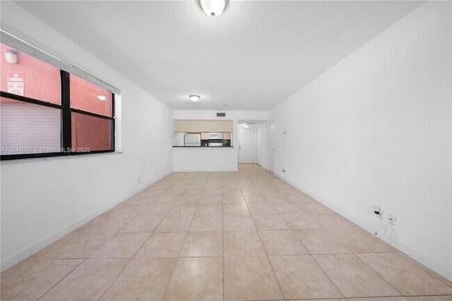 Building Photo - 8120 Geneva Ct