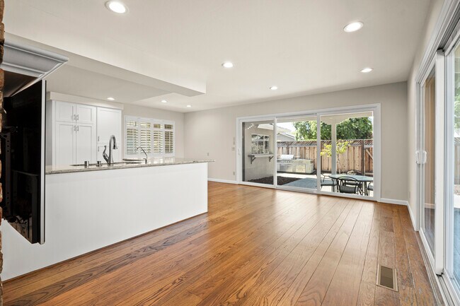 Building Photo - 5525 Amby Dr