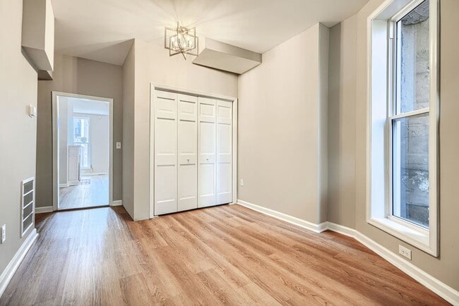 Building Photo - McCulloh