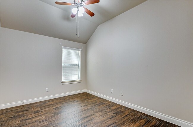 Building Photo - 27923 Silverstream Ct