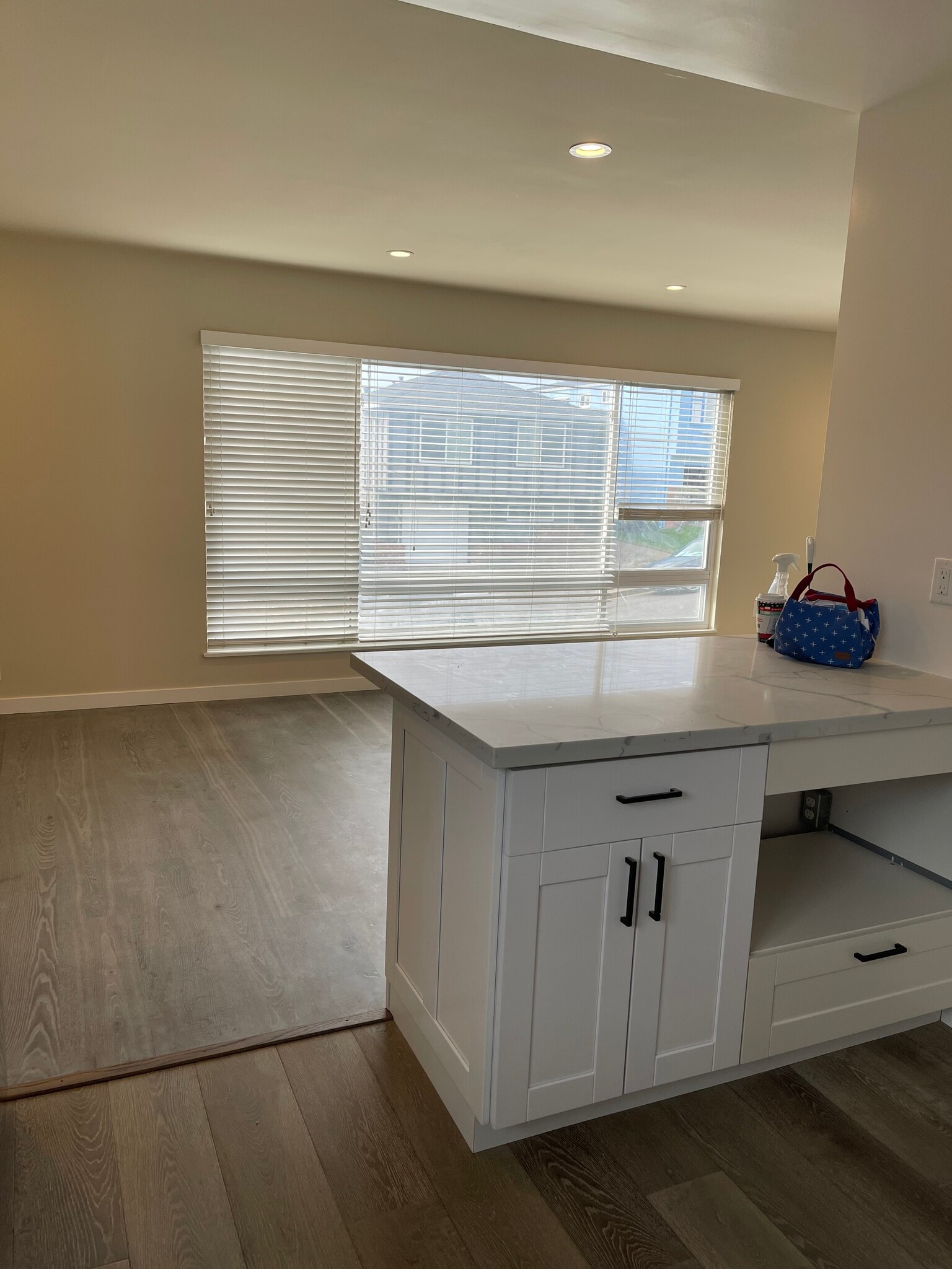 Building Photo - 85 Longview Dr