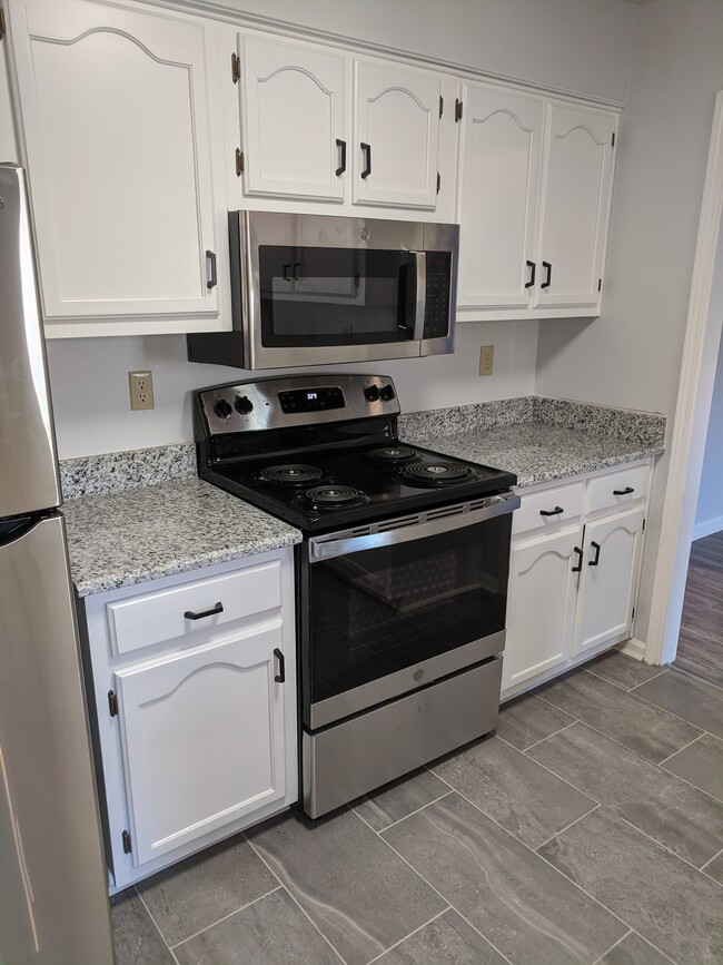 Building Photo - 3888 Oak Branch Cir W