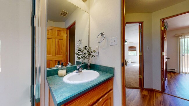 Building Photo - 218 Cynthia Loop NW