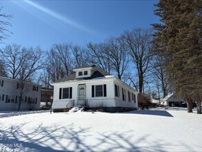 Building Photo - 5 Mockingbird Hill