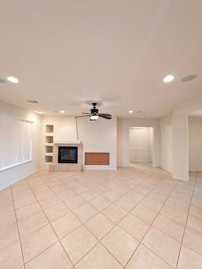 Building Photo - AVAILABLE NOW IN GREAT CHANDLER LOCATION!!!