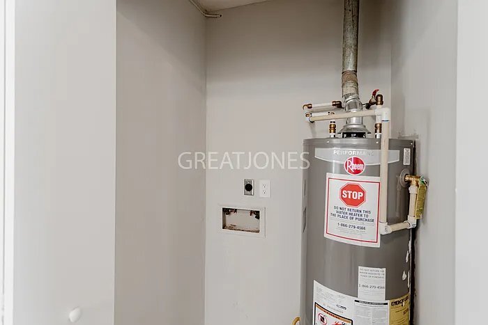 Building Photo - 4833 Delray Dr