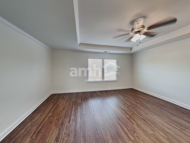 Building Photo - 706 Cyprus Ave
