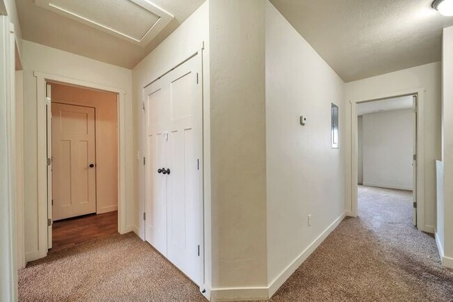 Building Photo - Awesome 2 Story Townhome in Vineyard with ...