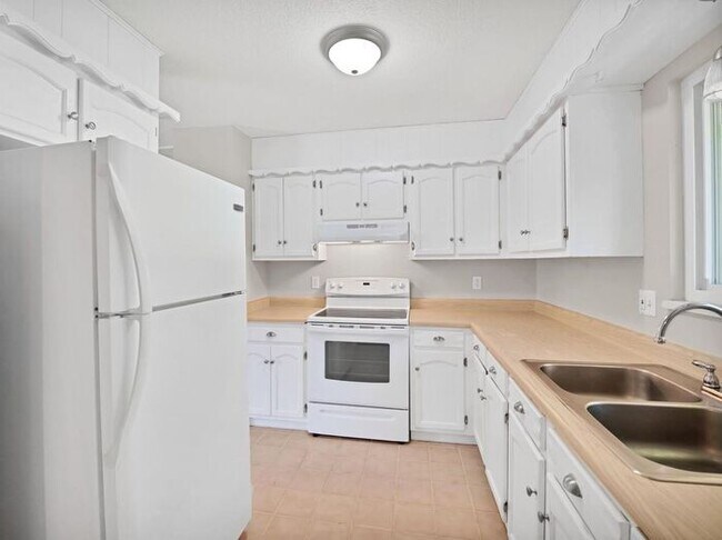 Building Photo - Spacious 5-Bedroom Home in Paradise Hills – North Grand Junction