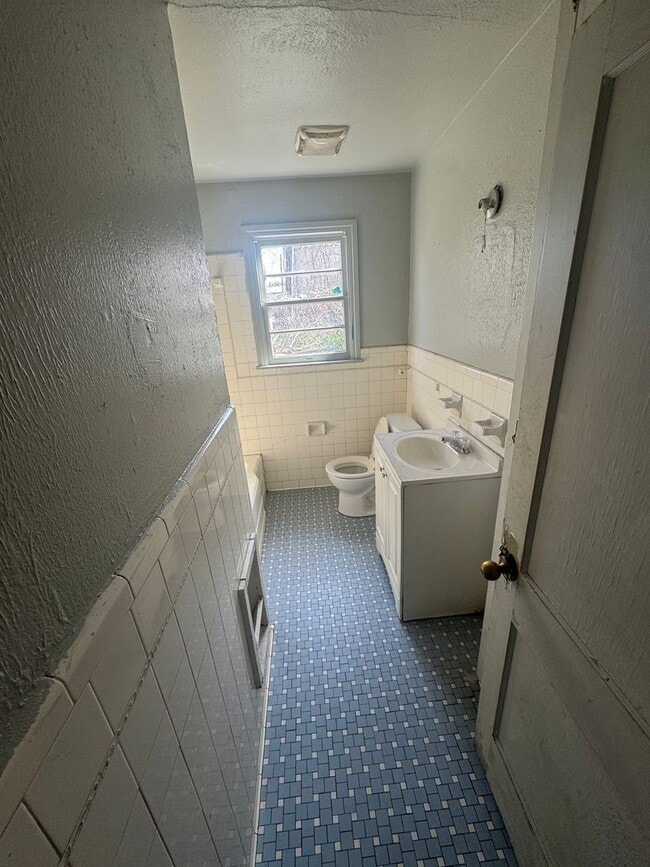 Building Photo - Beautiful 3 bedroom Home off Mansfield