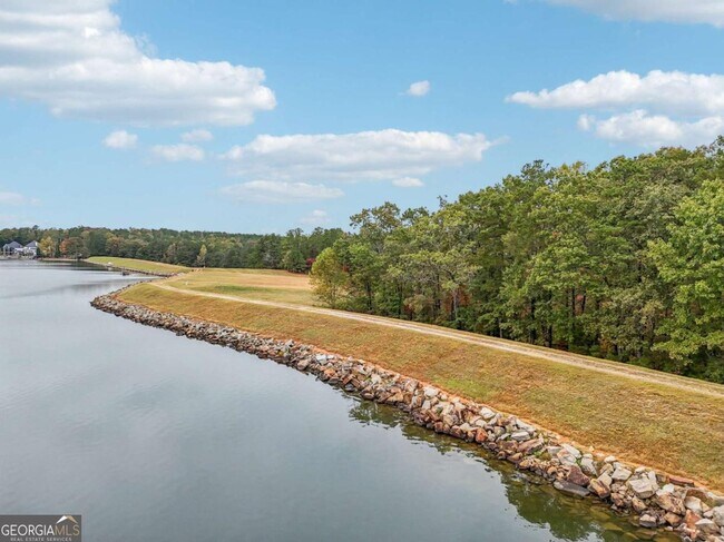 Building Photo - 7379 N Mitchell Ct