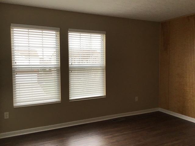 Building Photo - 5557 Windsor Ct