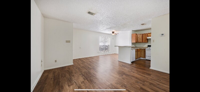 Primary Photo - 103 E Wells St